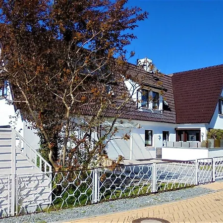 Kleine Mit Garten Und Terrasse *
