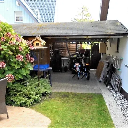 Kleine Mit Garten Und Terrasse Zingst