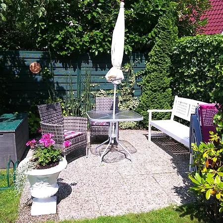 Kleine Mit Garten Und Terrasse Apartment